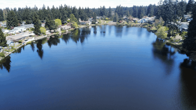 Twin Lakes lakefront two-bedroom vacation rental in Federal Way